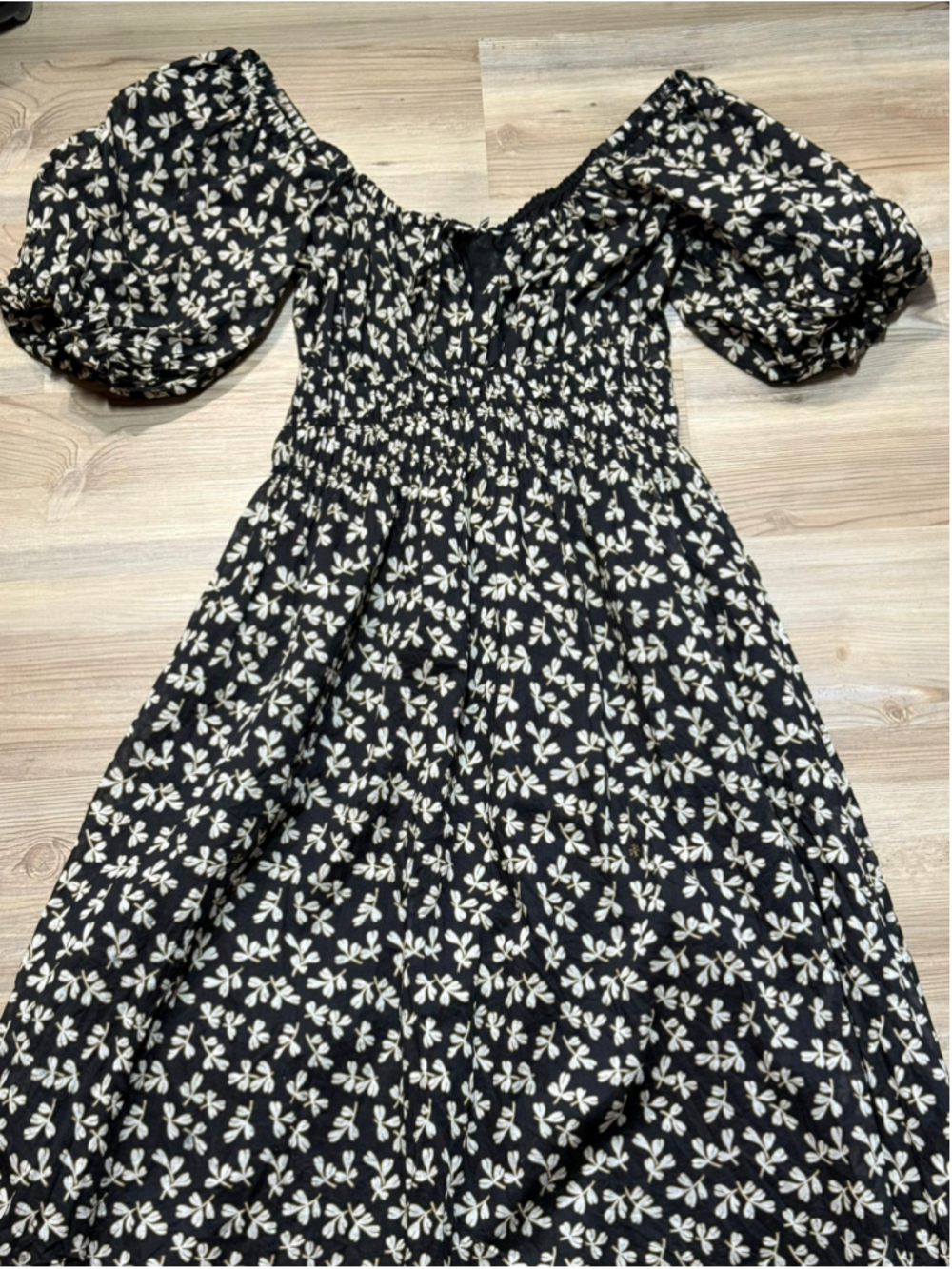 Women's Tory Burch Smocked Midi Dress in Black Little Leaves Size S - Picture 2 of 14